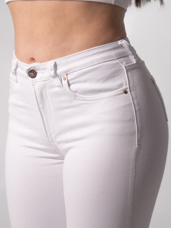 JEANS CLASICO PURE WHITE 1 BOTON TIRO ALTO REF-2096