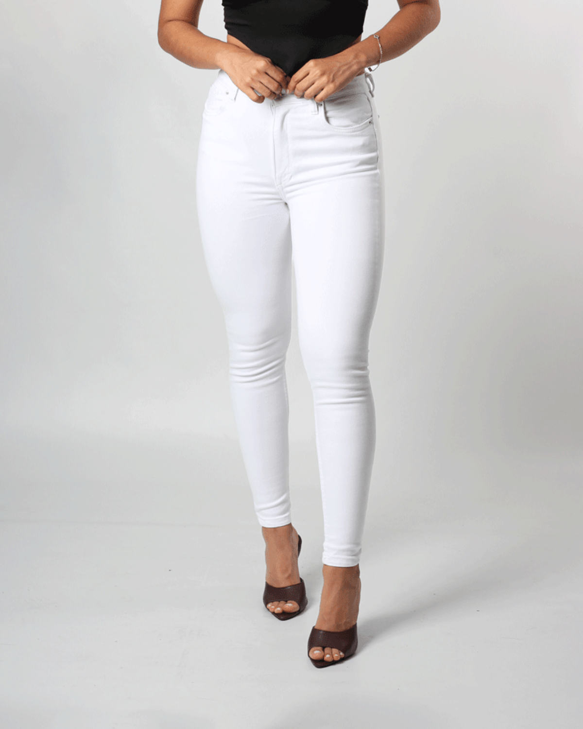 JEANS CLASICO SKINNY PURE WHITE 1 BOTON TIRO ALTO REF-2096