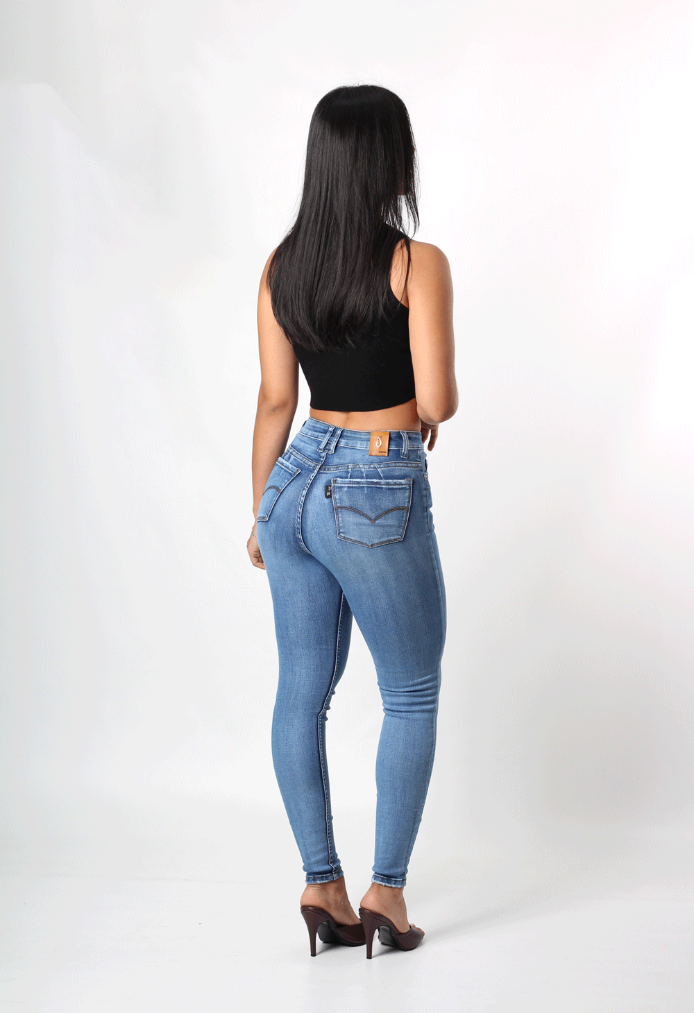 JEANS CLÁSICO SKINNY TONO MEDIO 1 BOTON TIRO ALTO REF-7362