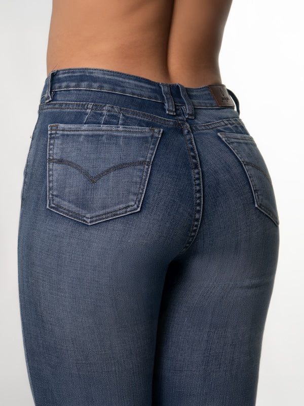 JEANS CLASICO TONO MEDIO 1 BOTON TIRO ALTO REF-7362