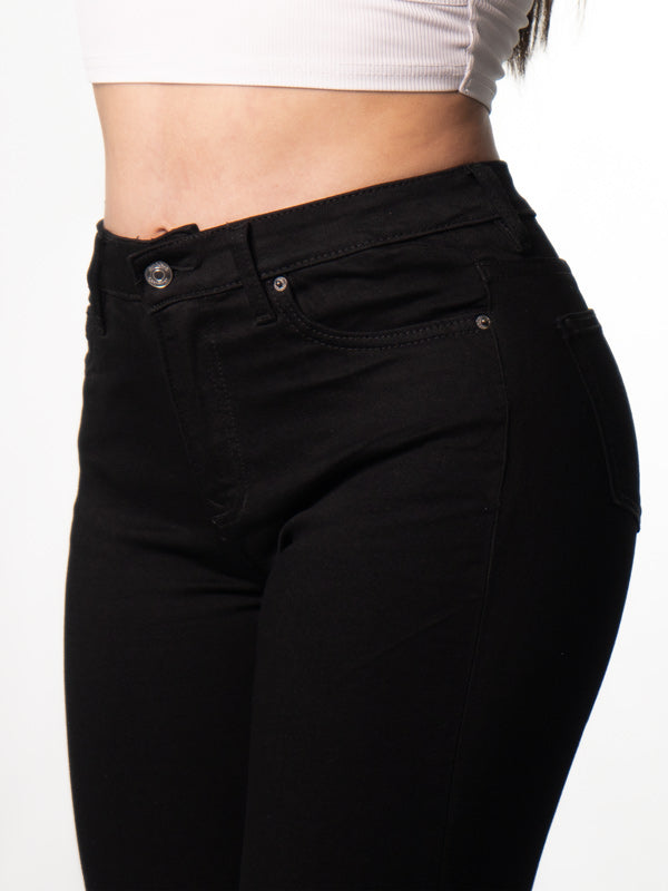 JEANS CLASICO NEGRO 1 BOTON TIRO ALTO REF-7370