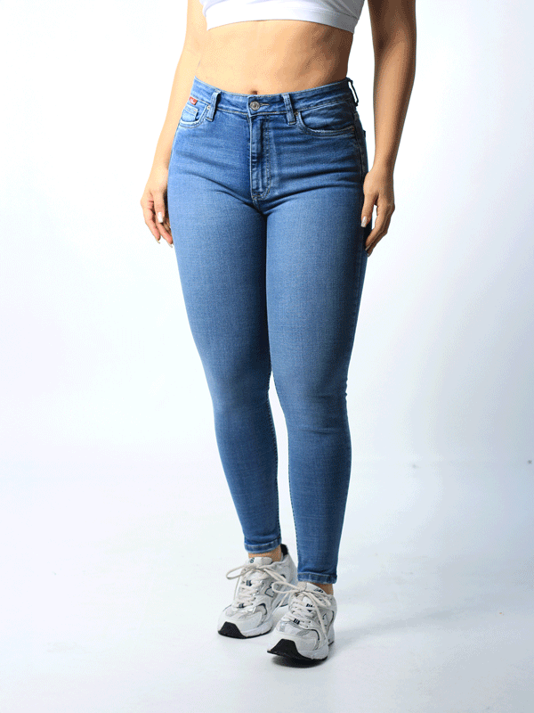 JEANS CLASICO TONO MEDIO 1 BOTON TIRO ALTO REF-7374