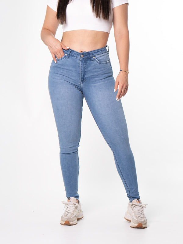 JEANS CLASICO TONO CLARO 1 BOTON TIRO ALTO REF-7376