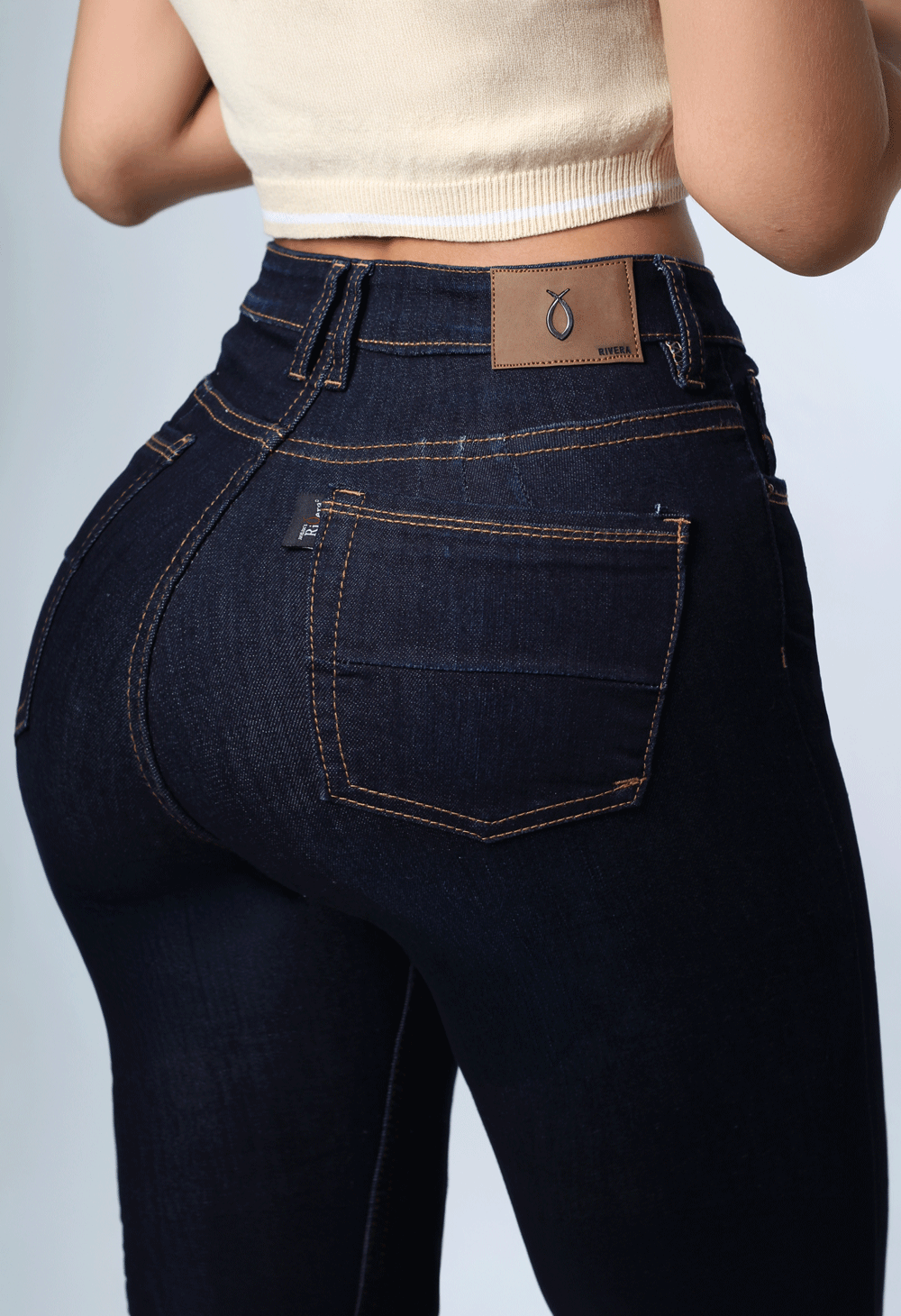 JEANS CLÁSICO SKINNY TONO OSCURO 1 BOTON TIRO ALTO REF-7393