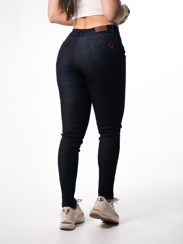 JEANS CLASICO TONO OSCURO BORDADO DE CORAZONES 1 BOTON TIRO ALTO REF-7394