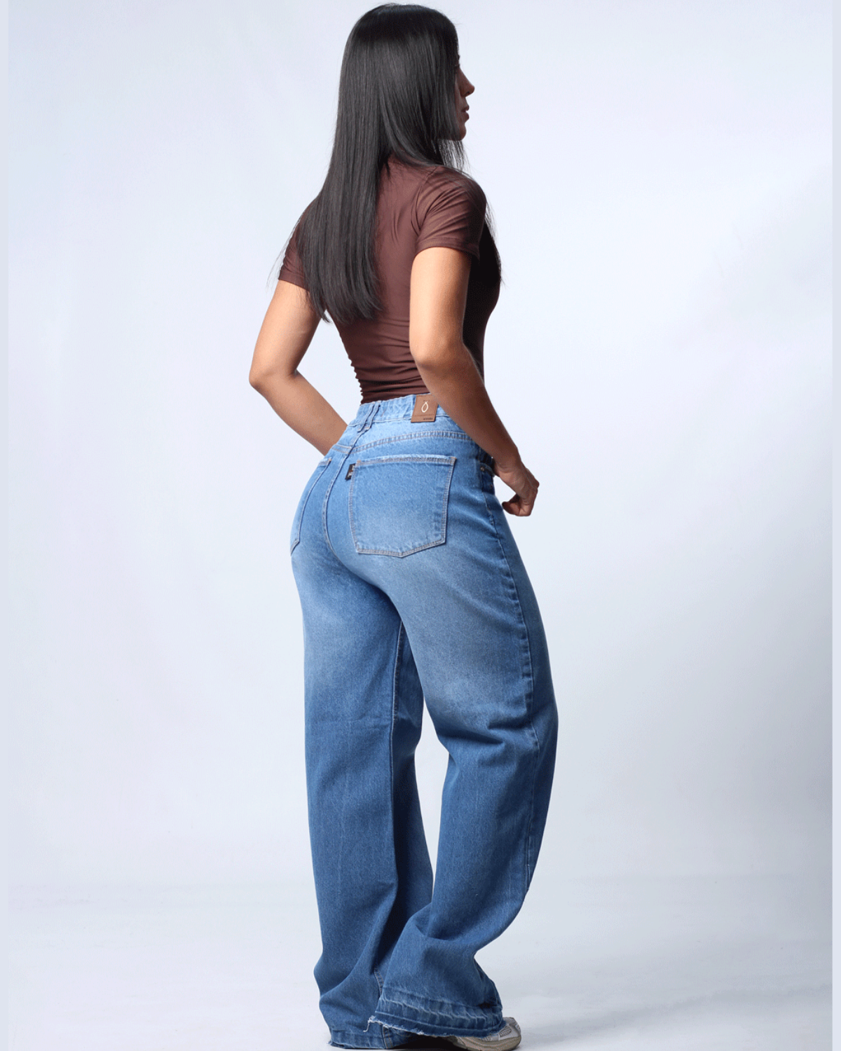 JEAN WIDE LEG TONO MEDIO 1 BOTON TIRO ALTO REF 7445