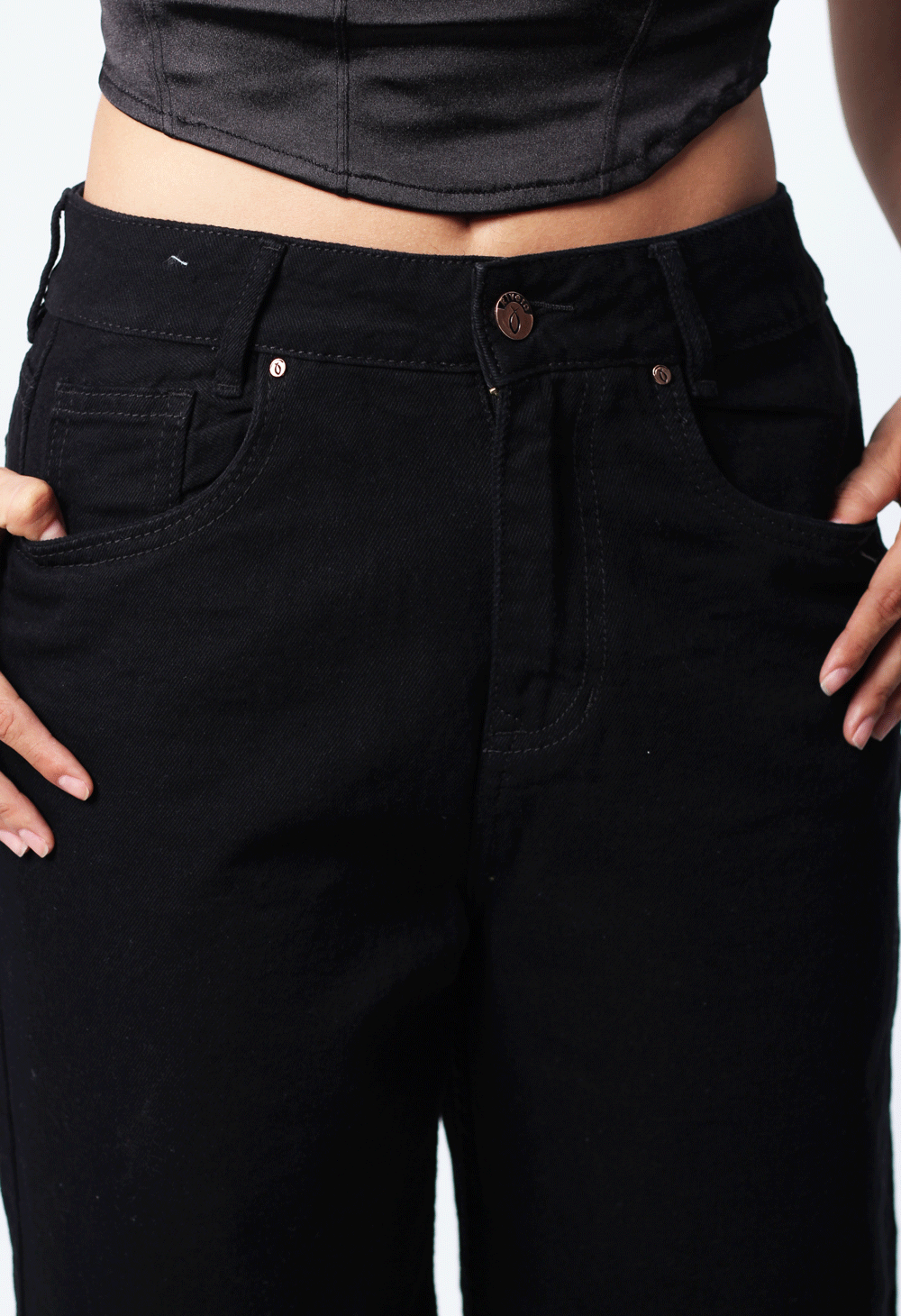 JEAN CULOTTE NEGRO 1 BOTON TIRO ALTO REF 7447