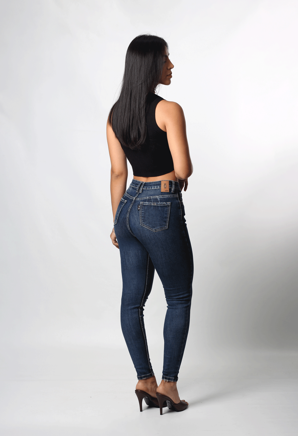 JEAN CLÁSICO SKINNY TONO MEDIO 1 BOTON TIRO ALTO REF-7422