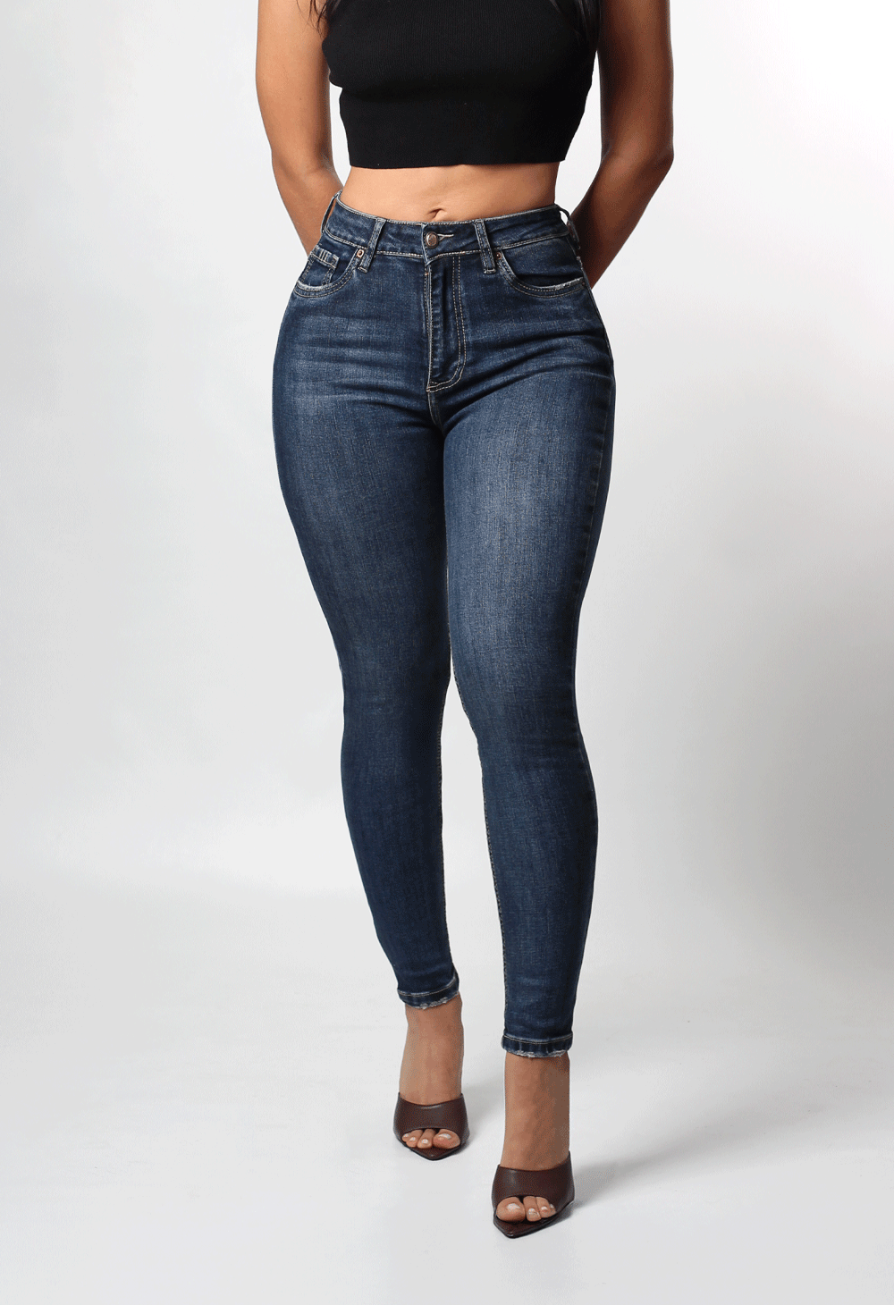 JEAN CLÁSICO SKINNY TONO MEDIO 1 BOTON TIRO ALTO REF-7422