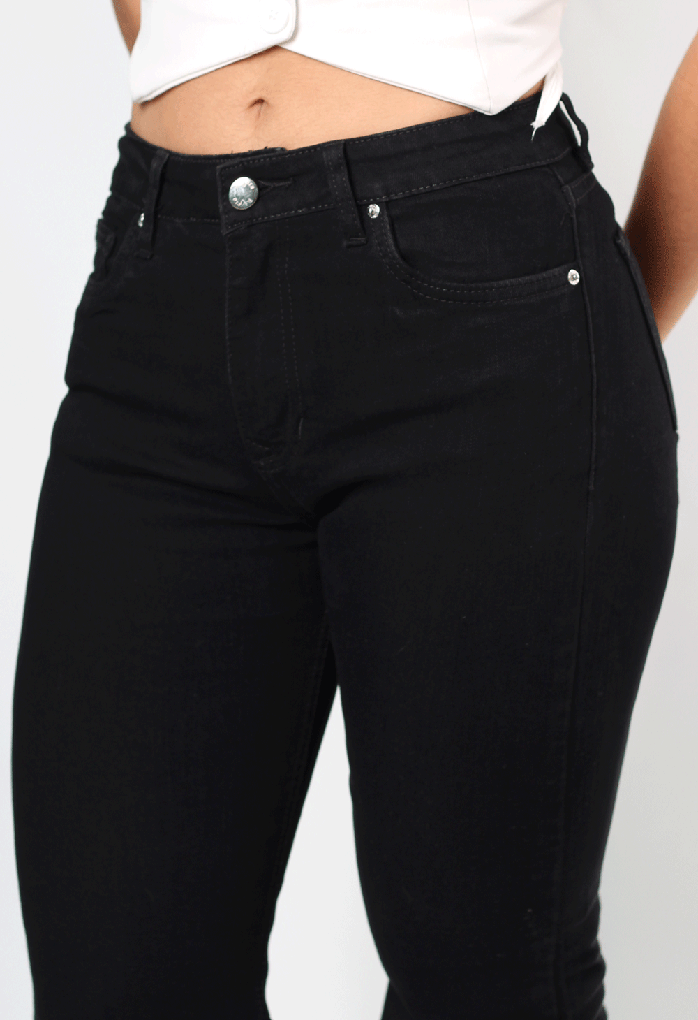 JEAN CLASICO ACAMPANADO NEGRO REF-7429