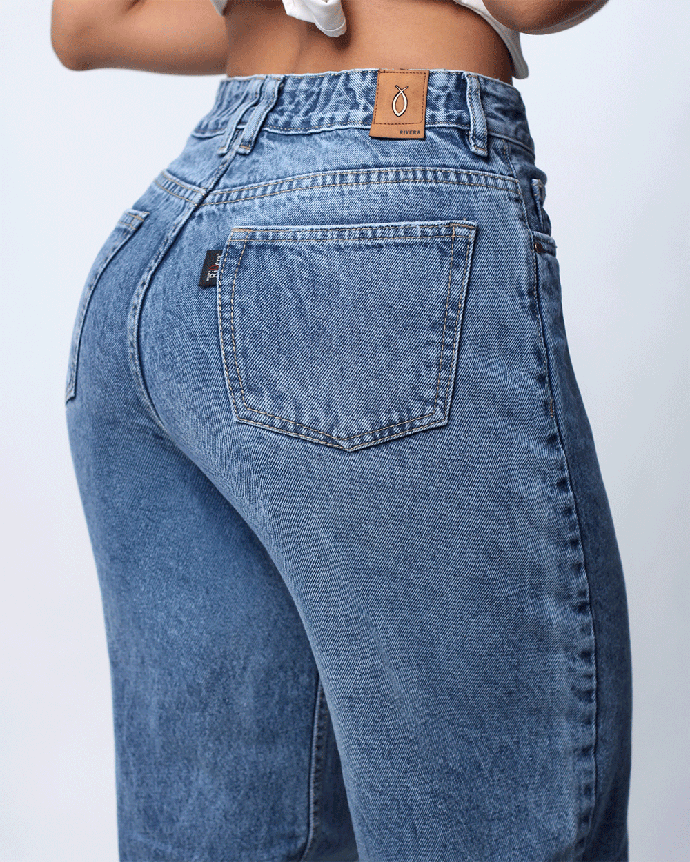 JEAN WIDE LEG CON VENA 1 BOTON REF-7436