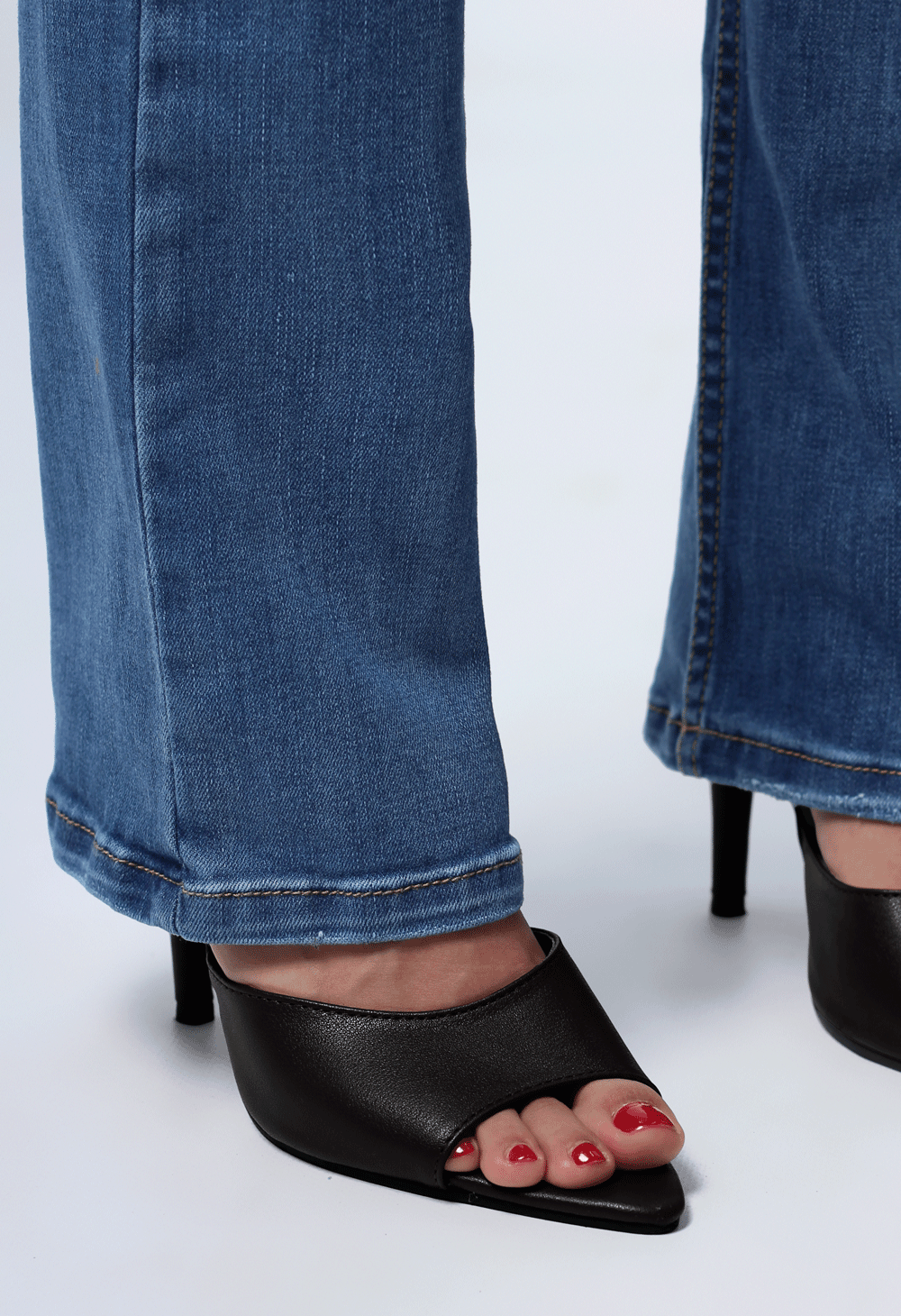 JEAN BOTA RECTA 1 BOTON TIRO ALTO REF - 7437