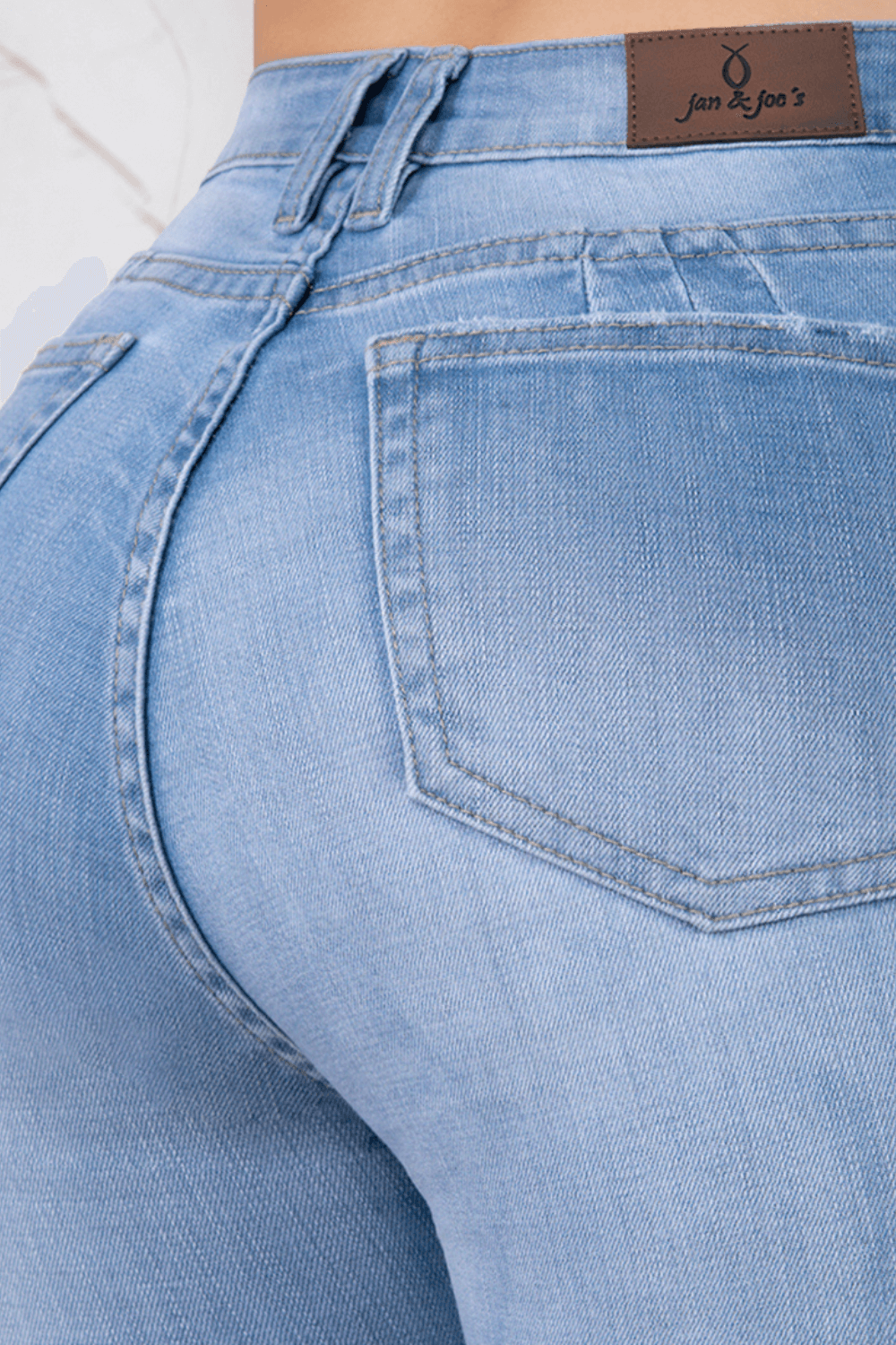 JEANS CLASICO HIELO DESTROYERT 1 BOTON TIRO ALTO REF-7369