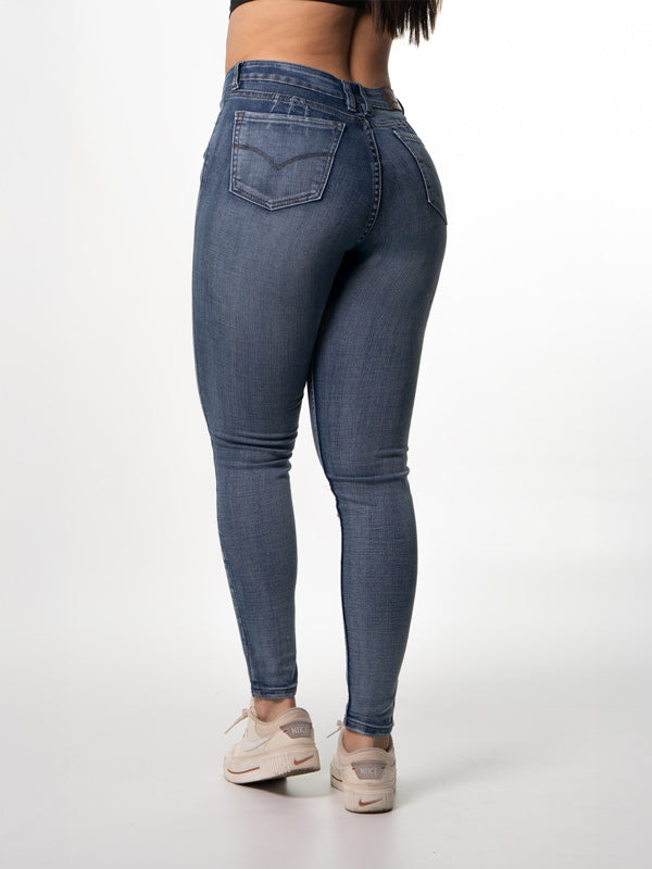 JEANS CLASICO TONO MEDIO 1 BOTON TIRO ALTO REF-7362
