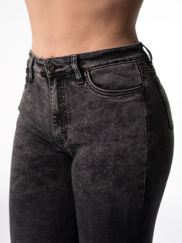 JEANS CLASICO NEGRO FROSTER 1 BOTON TIRO ALTO REF-7364