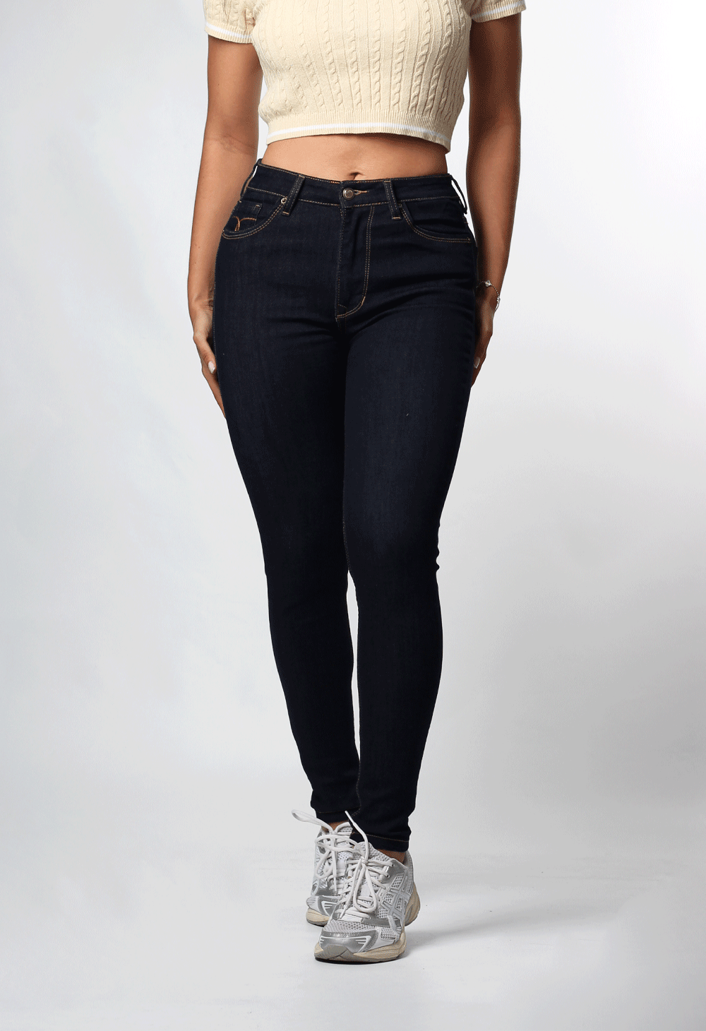 JEANS CLÁSICO SKINNY TONO OSCURO 1 BOTON TIRO ALTO REF-7393