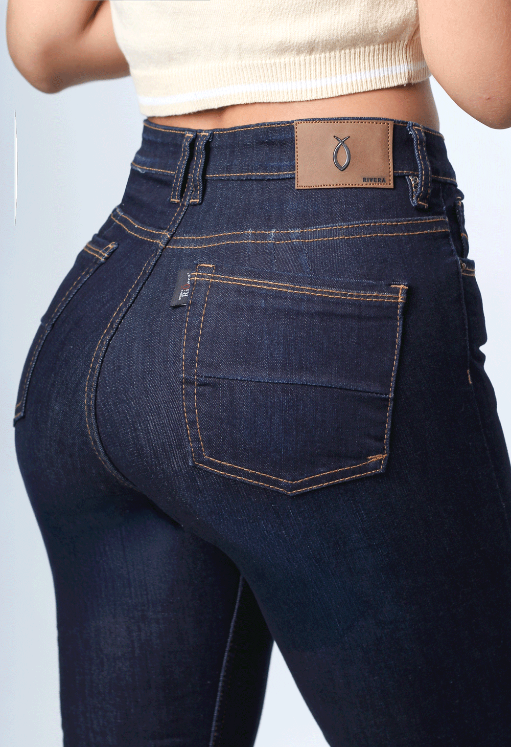 JEANS CLÁSICO SKINNY TONO OSCURO 1 BOTON TIRO ALTO REF-7393