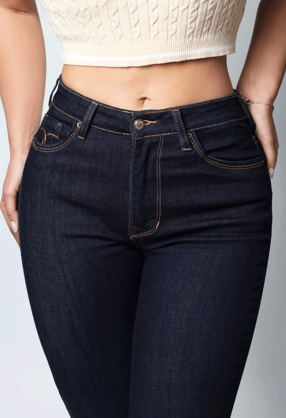 JEANS CLÁSICO SKINNY TONO OSCURO 1 BOTON TIRO ALTO REF-7393