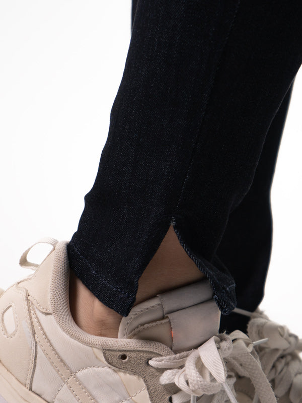 JEANS CLASICO TONO OSCURO BORDADO DE CORAZONES 1 BOTON TIRO ALTO REF-7394