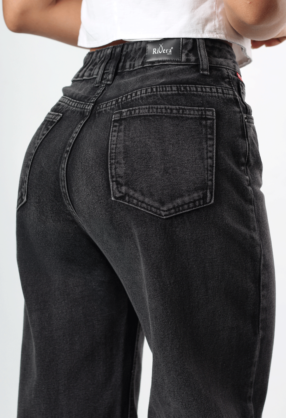 JEANS WIDE LEG NEGRO 1 BOTON TIRO ALTO REF-7397
