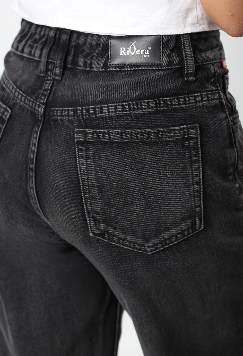 JEANS WIDE LEG NEGRO 1 BOTON TIRO ALTO REF-7397