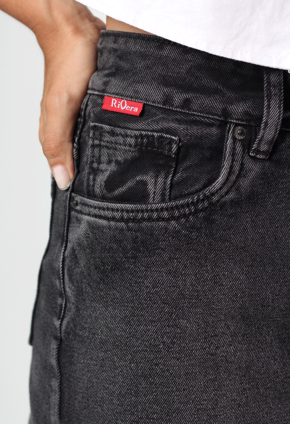 JEANS WIDE LEG NEGRO 1 BOTON TIRO ALTO REF-7397
