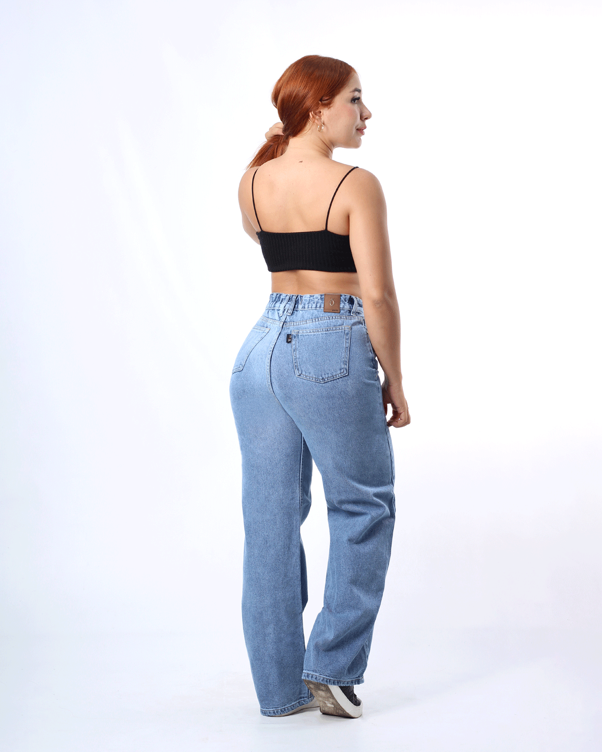 JEANS WIDE LEG TONO CLARO 1 BOTON TIRO ALTO REF-7398