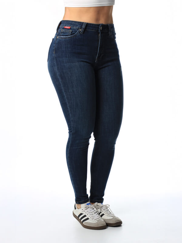 JEAN CLASICO OSCURO CON DETALLES 1 BOTON TIRO ALTO REF 7420