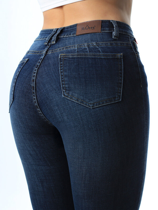 JEAN CLASICO OSCURO CON DETALLES 1 BOTON TIRO ALTO REF 7420