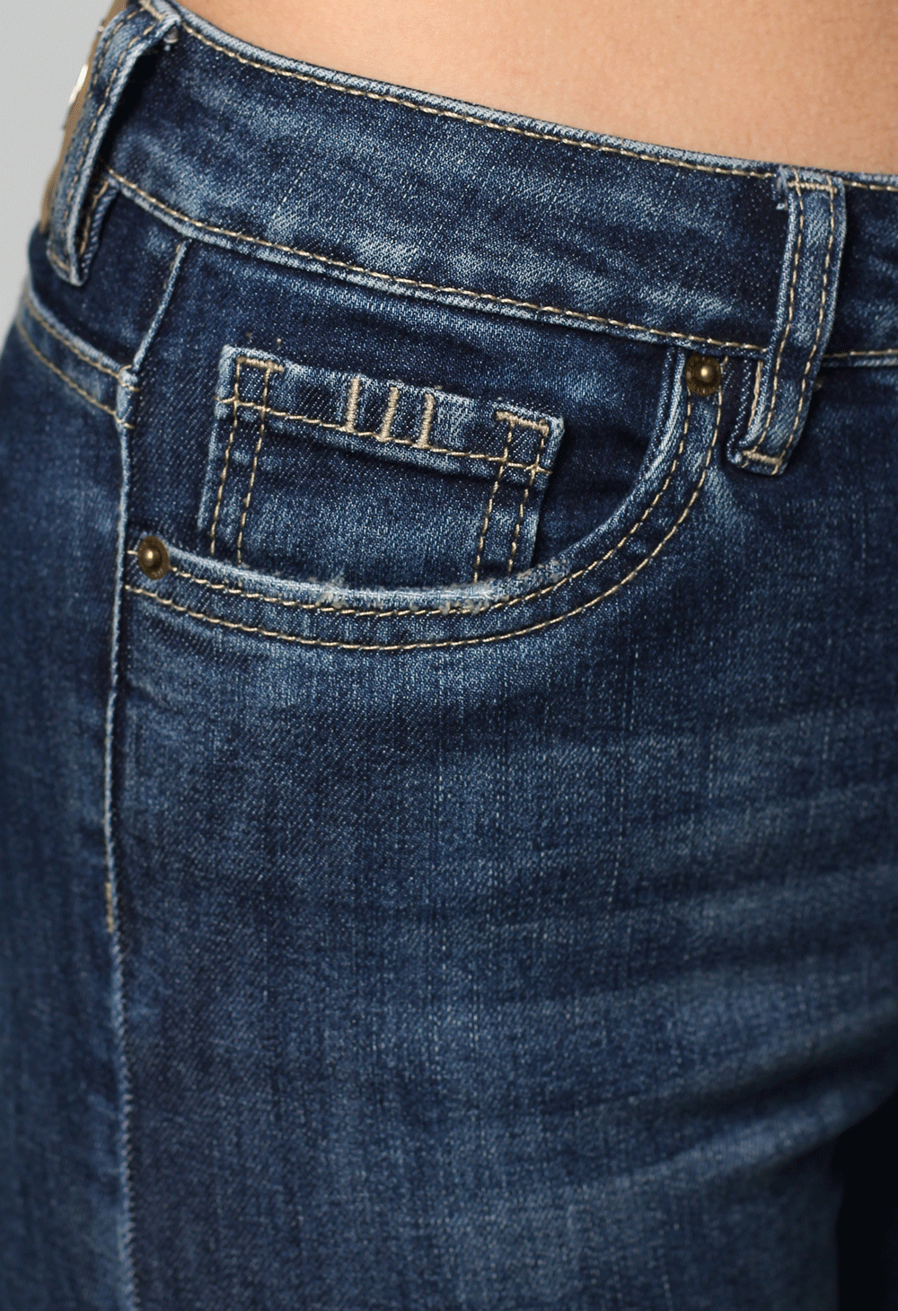 JEAN CLÁSICO SKINNY TONO MEDIO 1 BOTON TIRO ALTO REF-7422