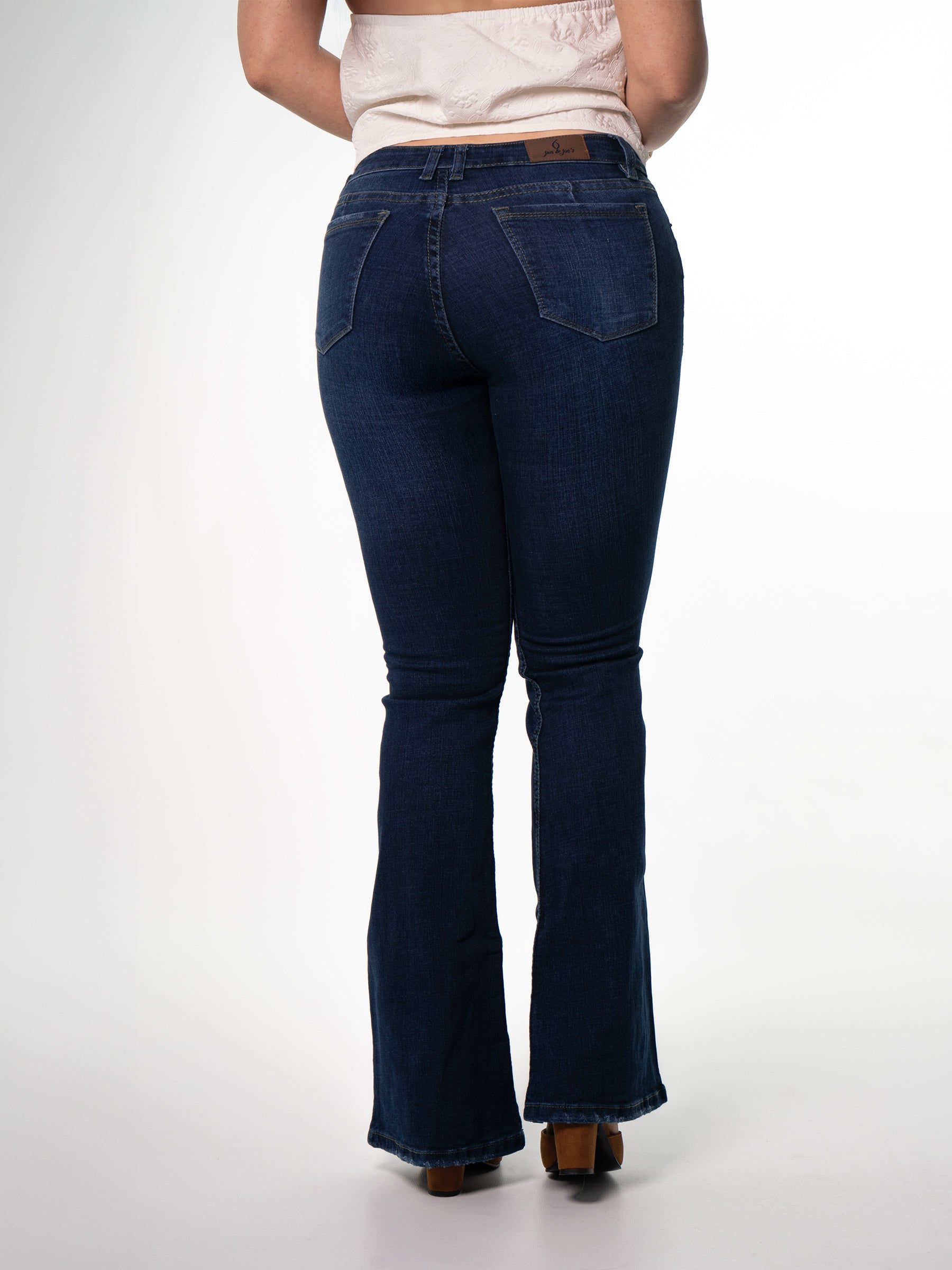 JEANS ACAMPANADO  1 BOTON TIRO ALTO REF-7877